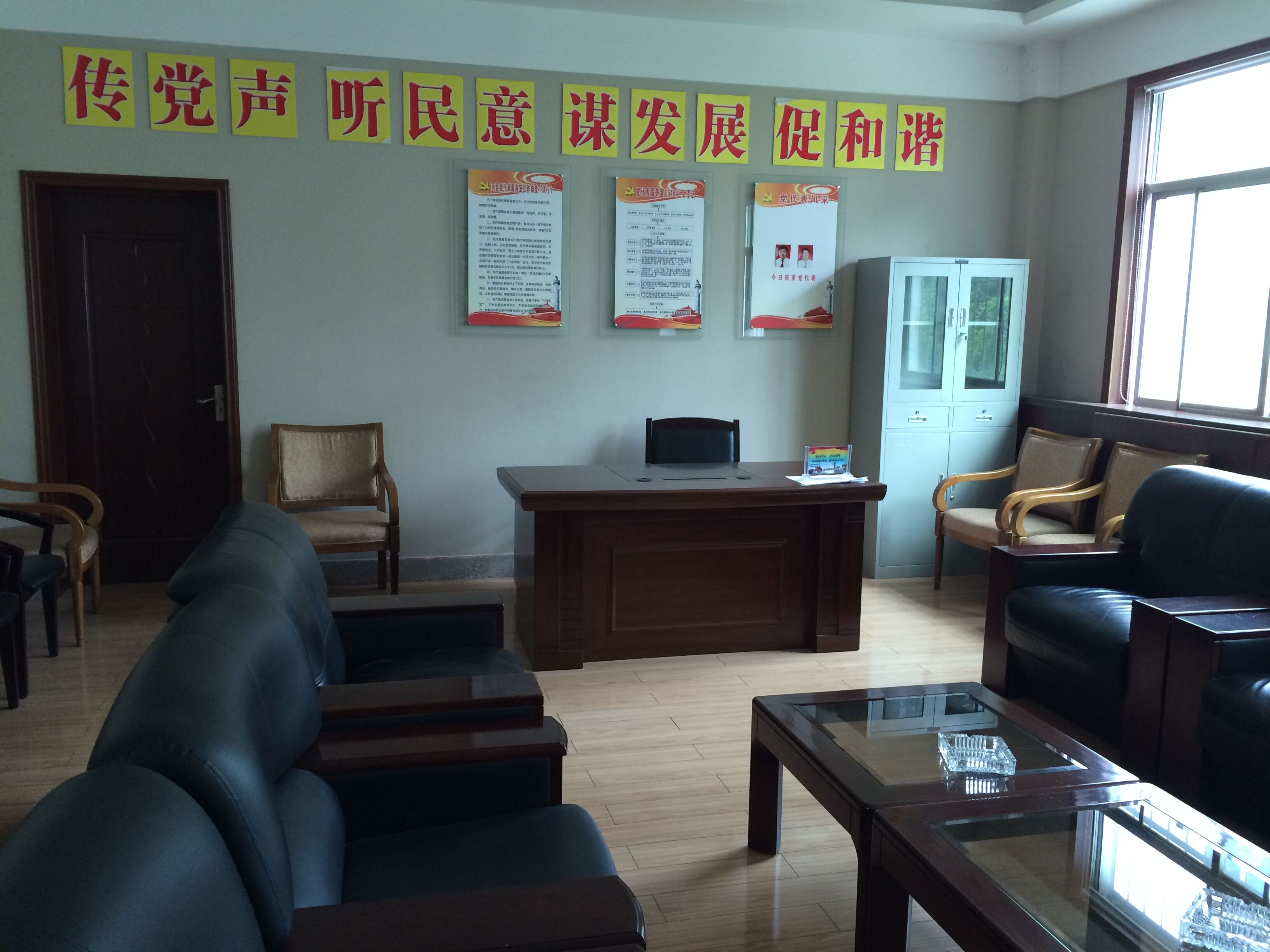 ��ɫ������������