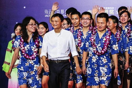 ���ƴ�17��������ʦ�ߺ�̺ ÿ�˽����10��Ԫ����