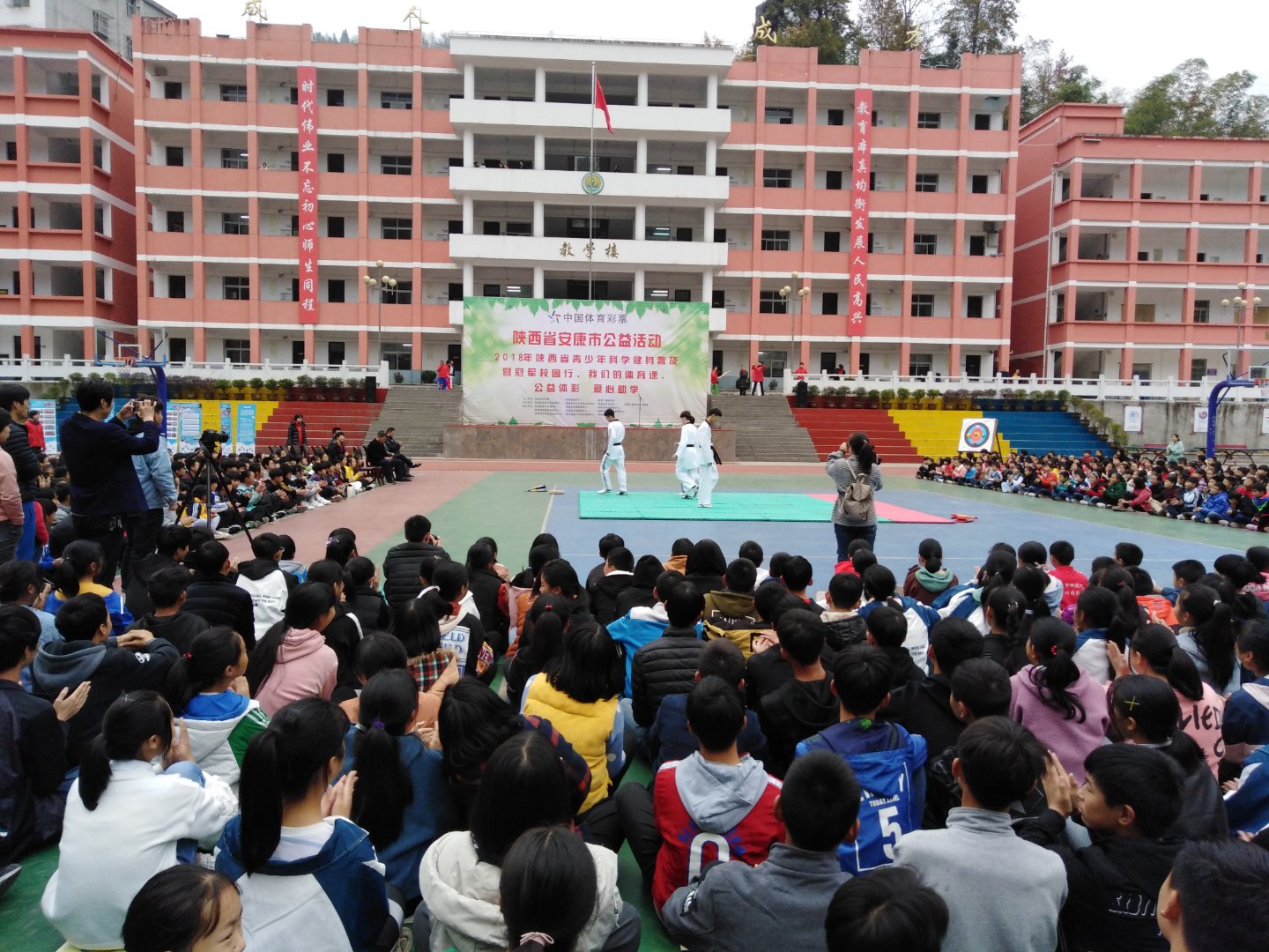 4B4AAF85806F4CB5ED42ACA145204C27