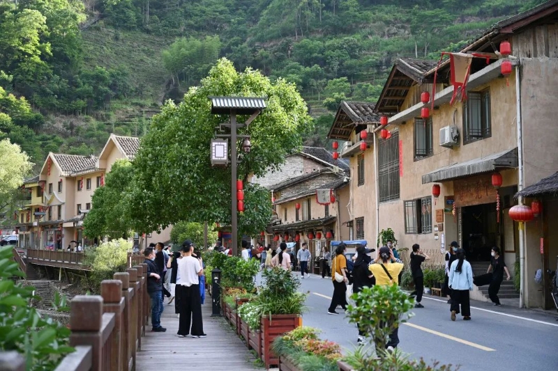  ���£��������ȷɡ�