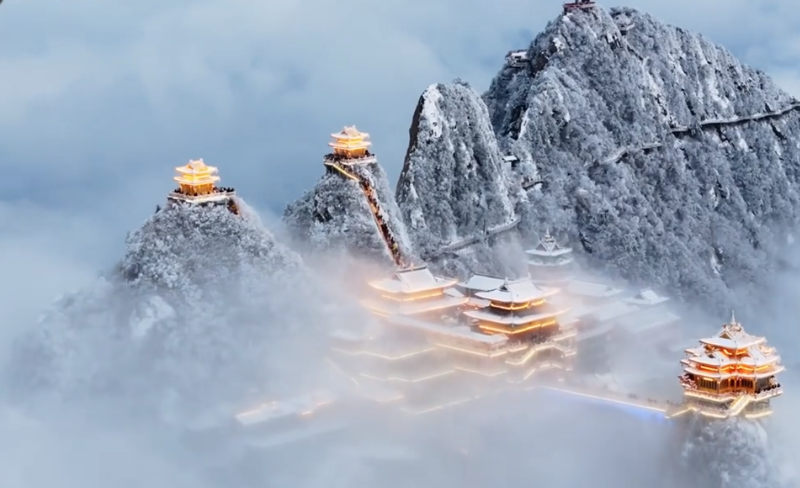 ѩ���Ͼ�ɽ����