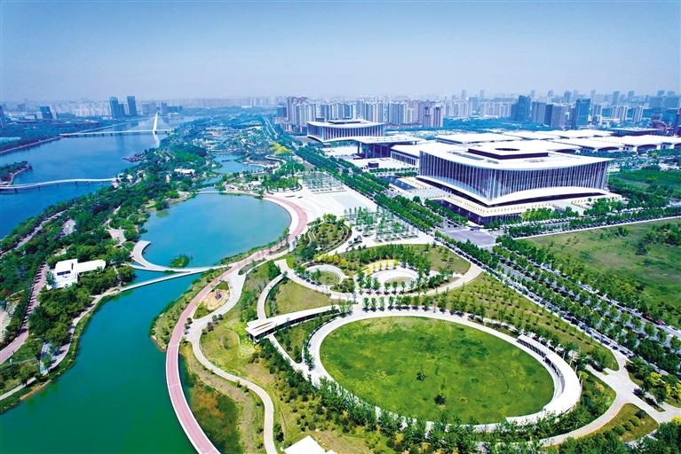 ����������һɽ���̵���屺ӶΣ���ɫ����