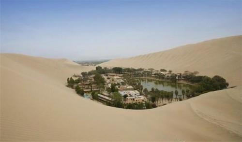 �����������ĵط�֮һ����³��Huacachina��һ�������������ϵĳ���.jpg